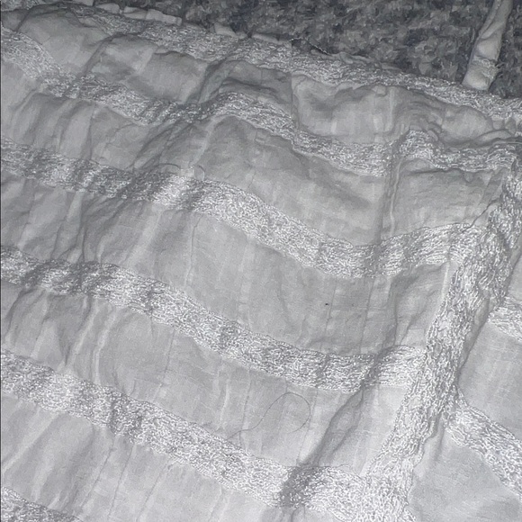 Abercrombie & Fitch Cream Ruffled Strap Top size Small - Picture 4 of 10